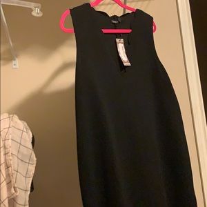 Black scallop edge sleeveless shift dress NWT